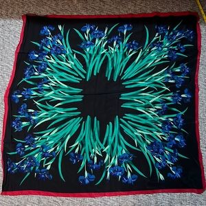 Museum of fine arts Boston women silk scarf excellent condition